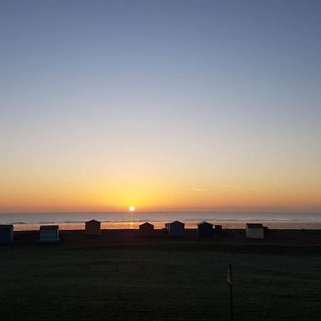 Stunning Seaviews - Beach House - Jacuzzi Bath Tub Littlestone-on-Sea 外观 照片