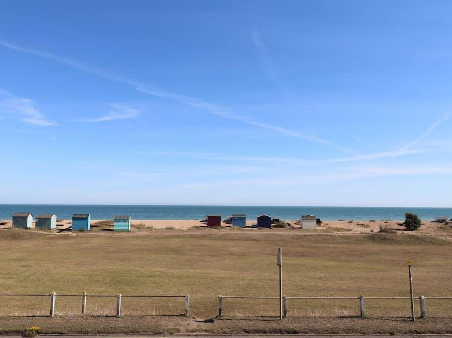Stunning Seaviews - Beach House - Jacuzzi Bath Tub Littlestone-on-Sea 外观 照片